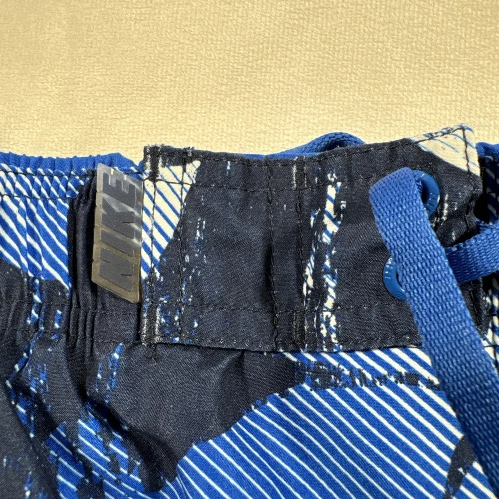 Nike Swim Trunks Shorts Mens L Blue Black‎ White Floral Print Lined Pockets
